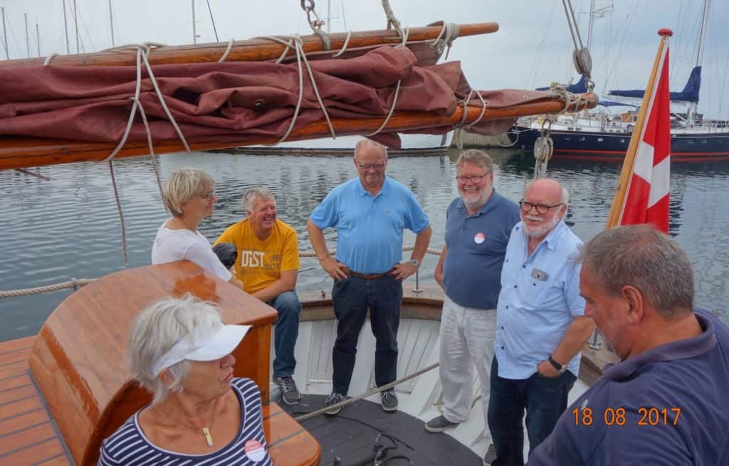 Ved Åbent Skib arrangementet på KIVIOQ var bl.a. havneformand Børge Larsen, borgmester Steen Hasselriis og havnefoged Søren Brink ombord